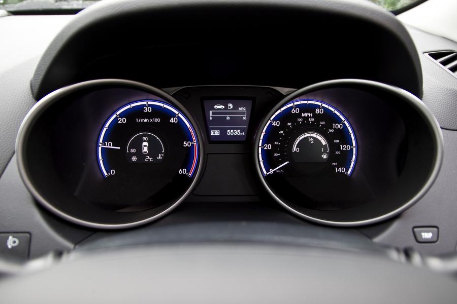  Hyundai ix35 2013 года  (UK) (фото 6 из 93)